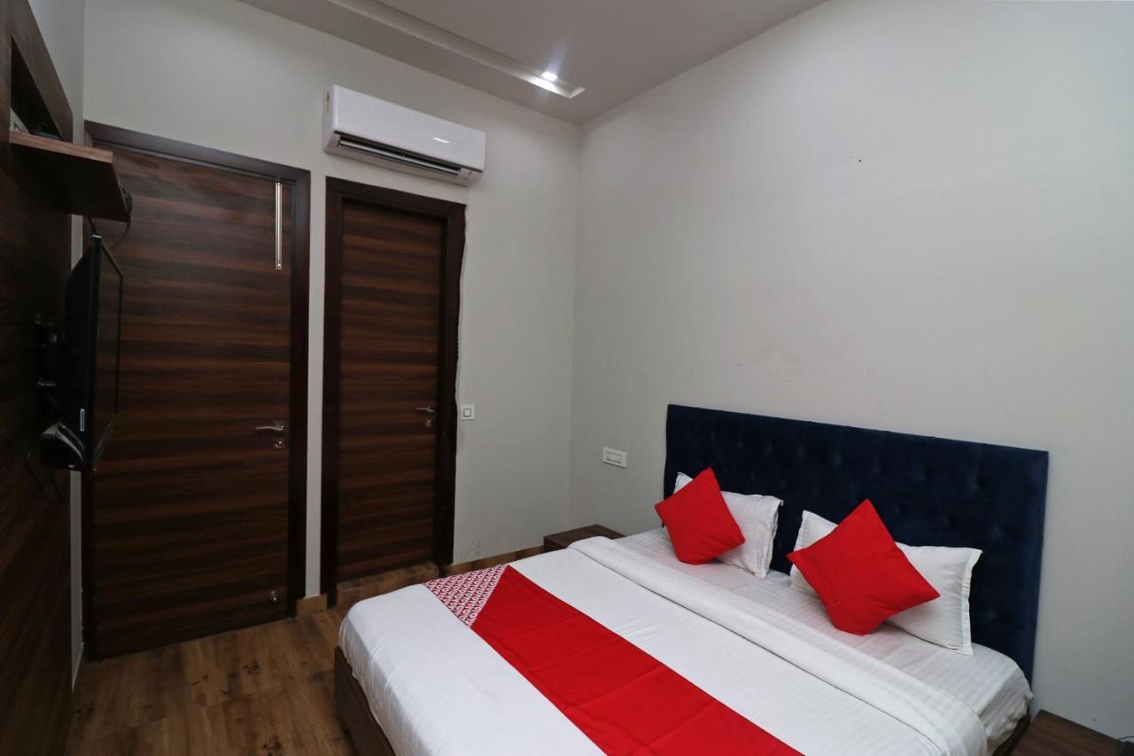 Oyo 38799 Savoy Guest House Panipat Ngoại thất bức ảnh