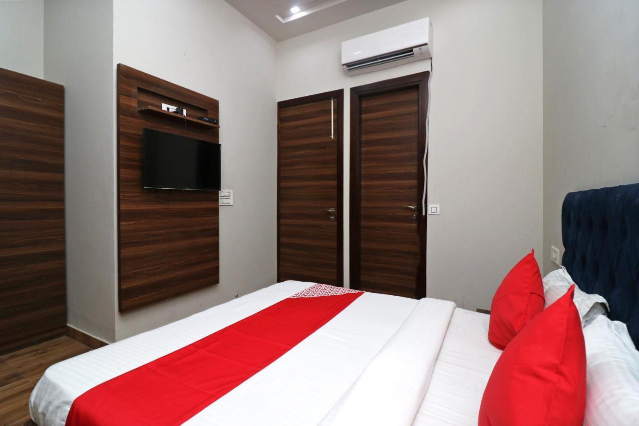 Oyo 38799 Savoy Guest House Panipat Ngoại thất bức ảnh