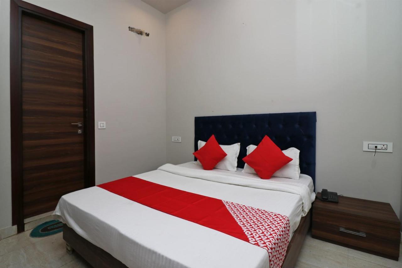 Oyo 38799 Savoy Guest House Panipat Ngoại thất bức ảnh
