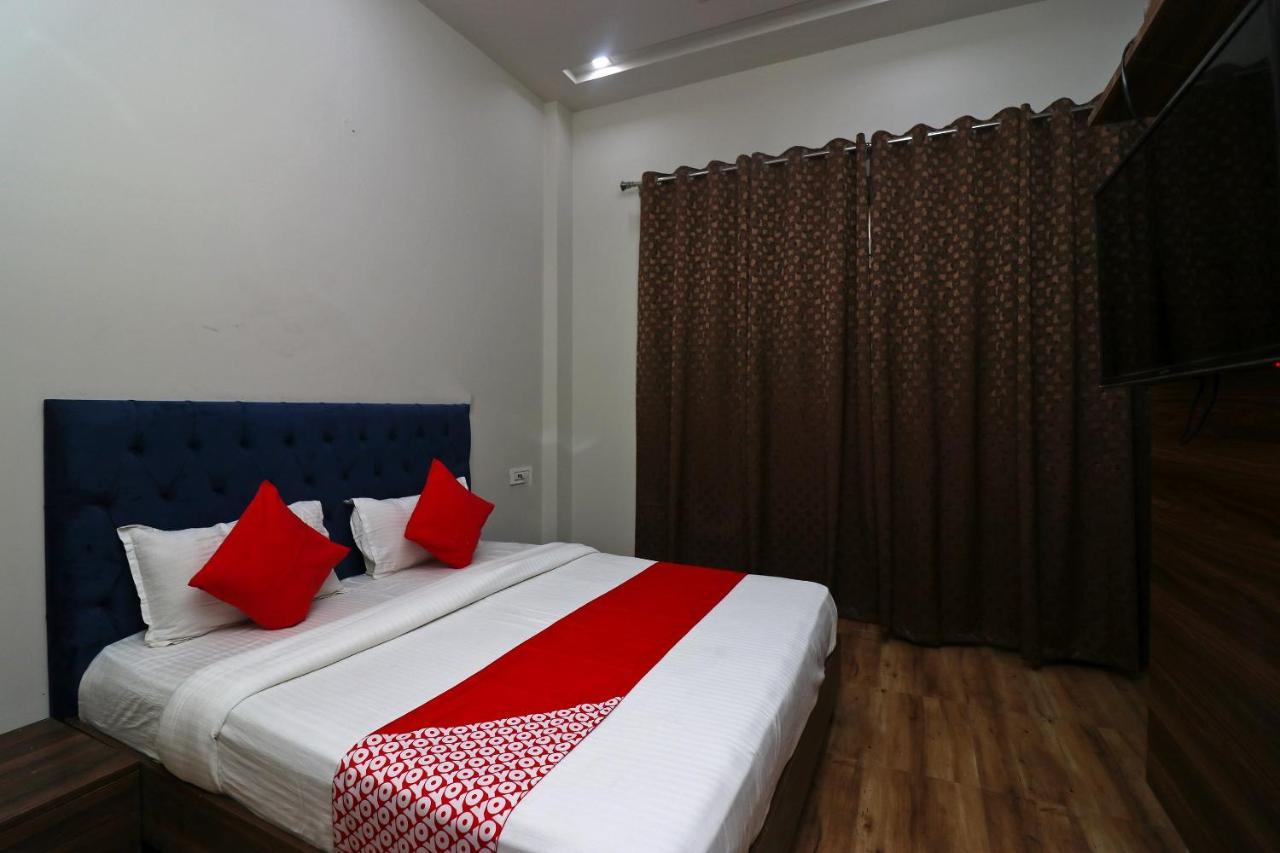 Oyo 38799 Savoy Guest House Panipat Ngoại thất bức ảnh